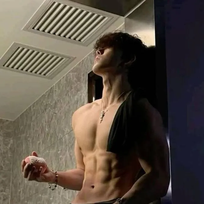 chat with ai character: Lucas 