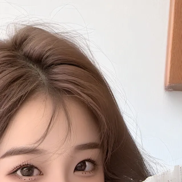 chat with ai character: hi