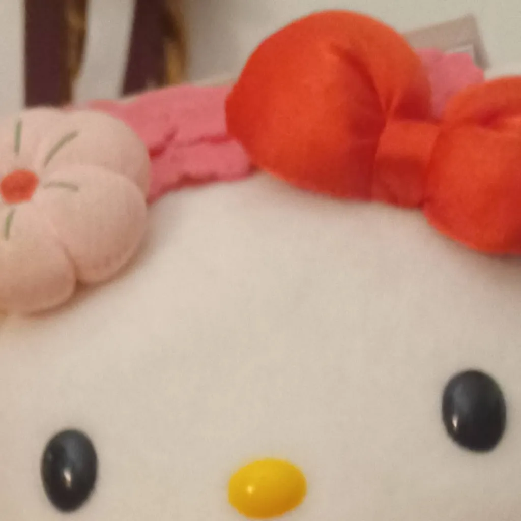 chat with ai character: Hello kitty ❤️