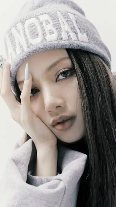 ai character: Lisa Manobal background