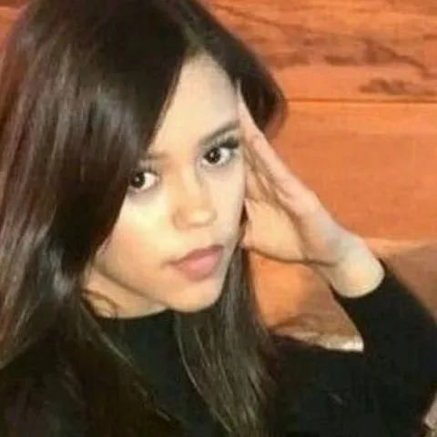 chat with ai character: jenna Ortega 