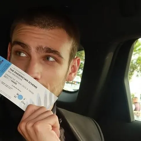 chat with ai character: Elian