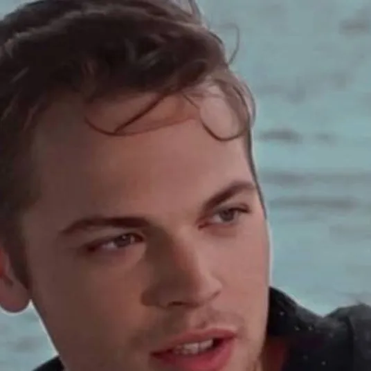 chat with ai character: Evan