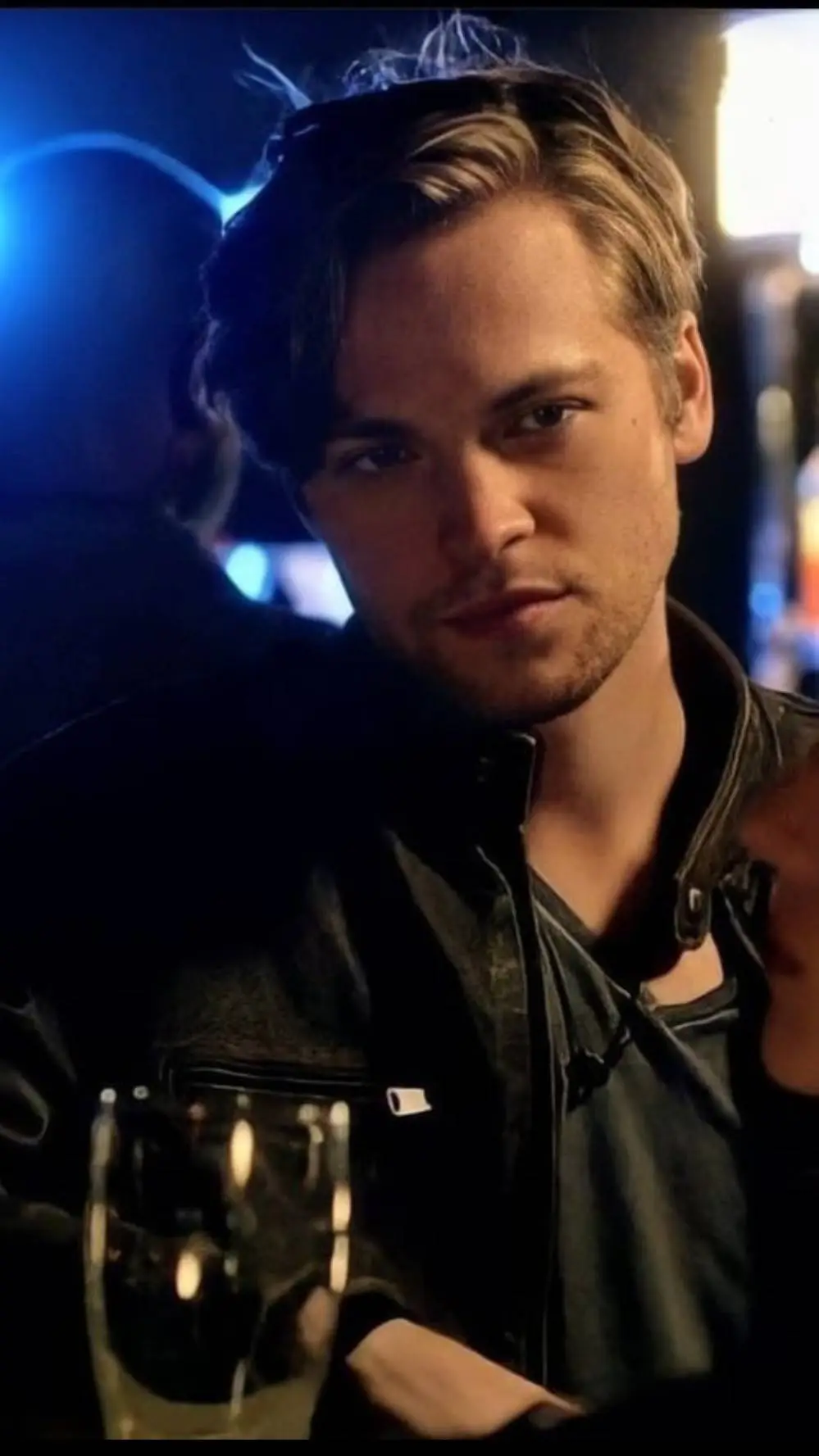 ai character: Vince background