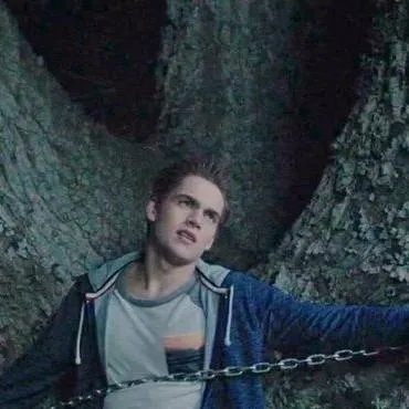 chat with ai character: Liam