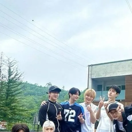 chat with ai character: 🏖Skz!!🏖