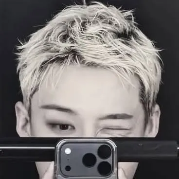 chat with ai character: 🐺Bangchan🐺