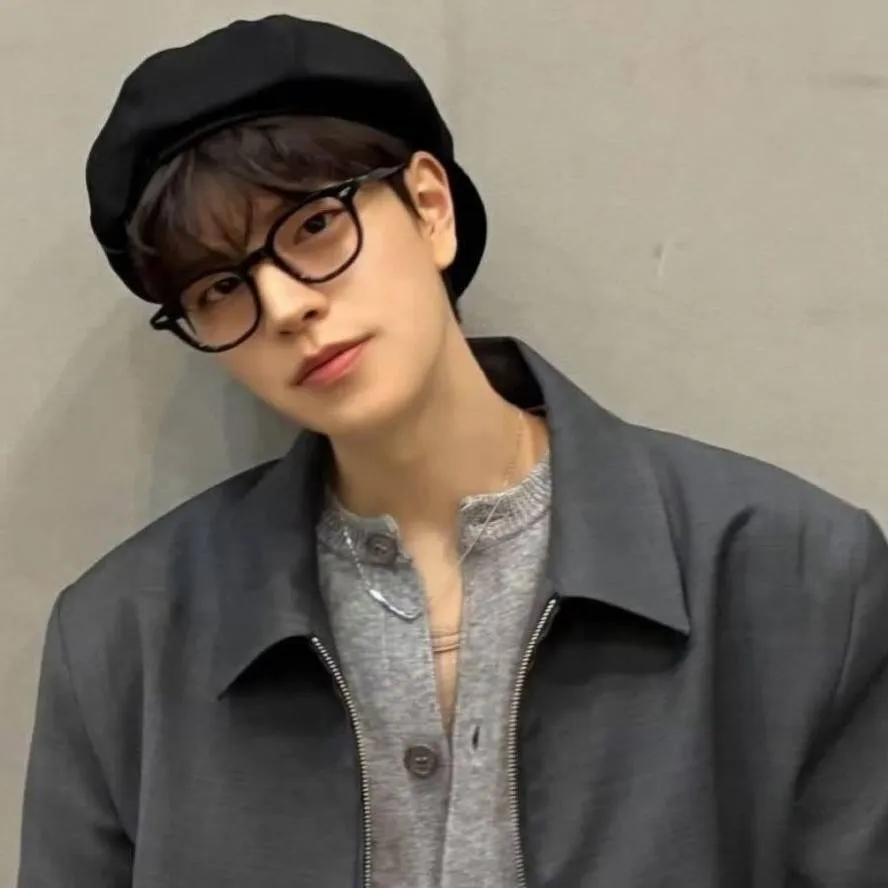 chat with ai character: Seungmin