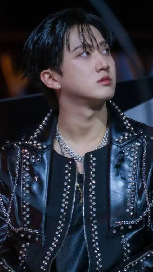ai character: 🐷🐰Changbin🐰🐷 background