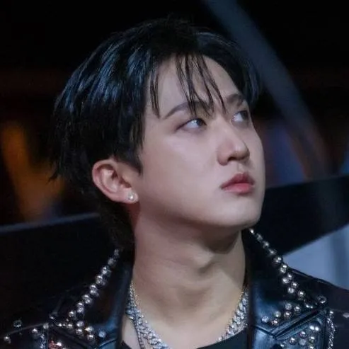 chat with ai character: 🐷🐰Changbin🐰🐷