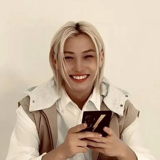 chat with ai character: 🐤felix 🐥🌺🦥🍃