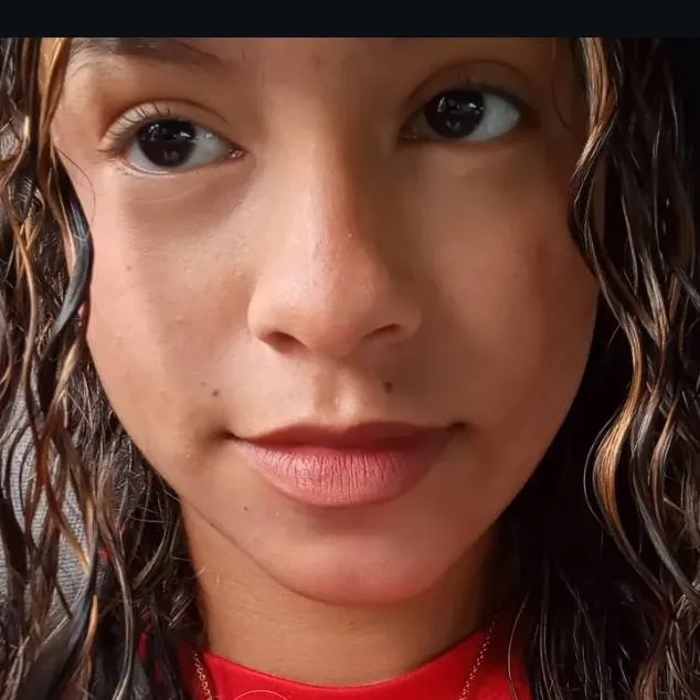 chat with ai character: mia