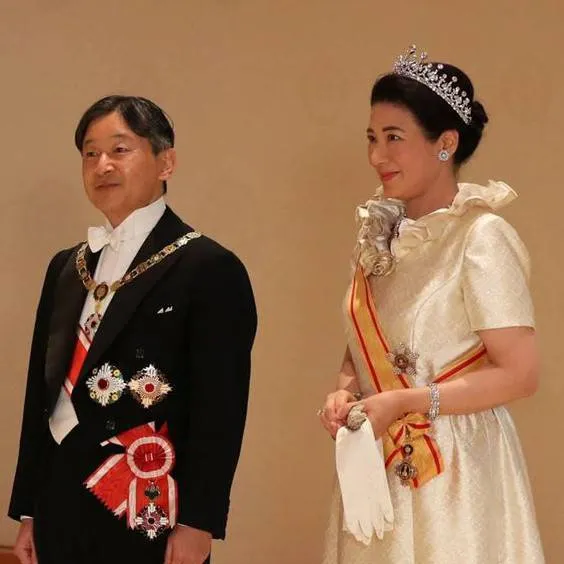 chat with ai character: Japan royalty yayy