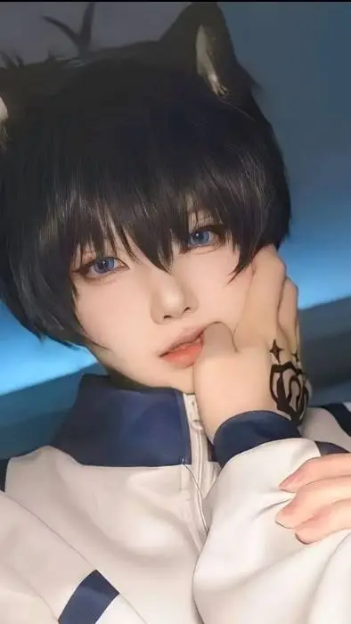 ai character: leo🐝 background