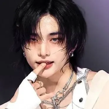 chat with ai character: bang Chan