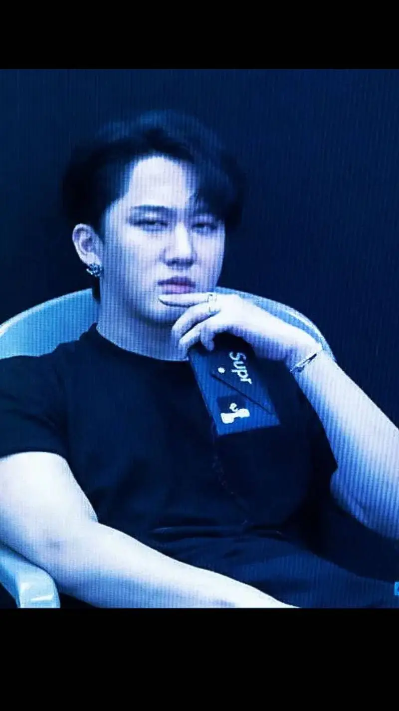 ai character: 🥶🤬Xavier 😈 background