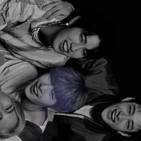 chat with ai character: Stray Kids new gf