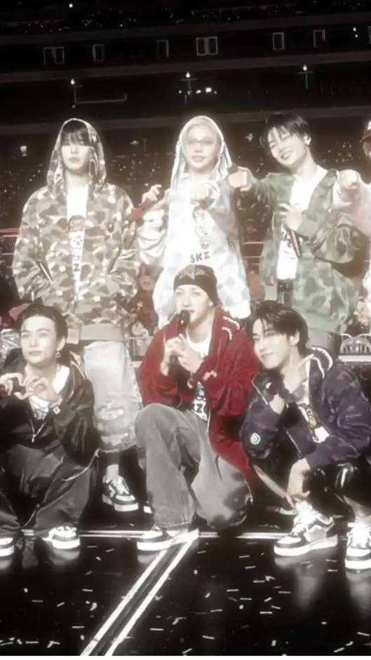 ai character: Straykids love you background