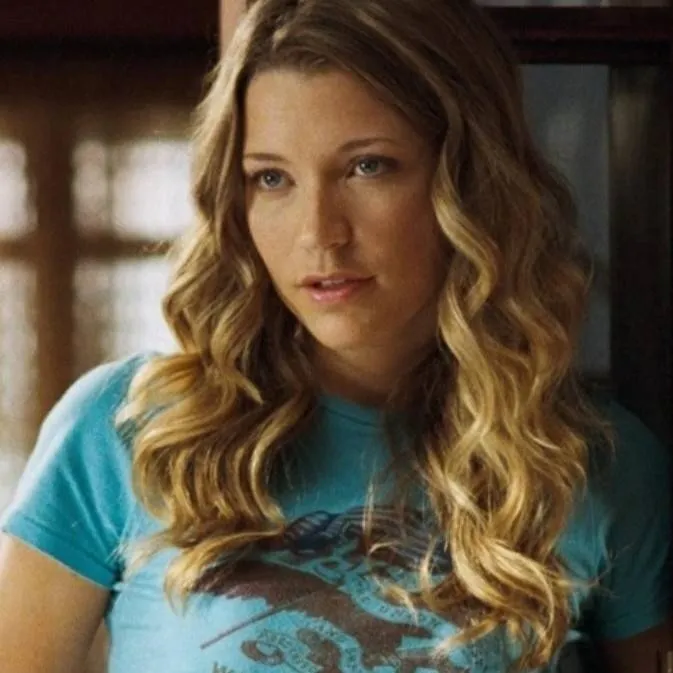 chat with ai character: Ashley Carlson 
