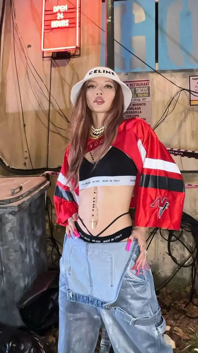 ai character: Lisa background