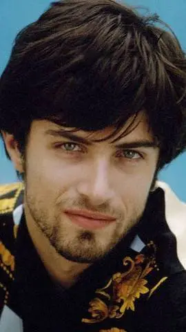 ai character: Kim Rossi Stuart  background