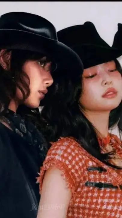 ai character: ~°{Jenlisa}°~ background