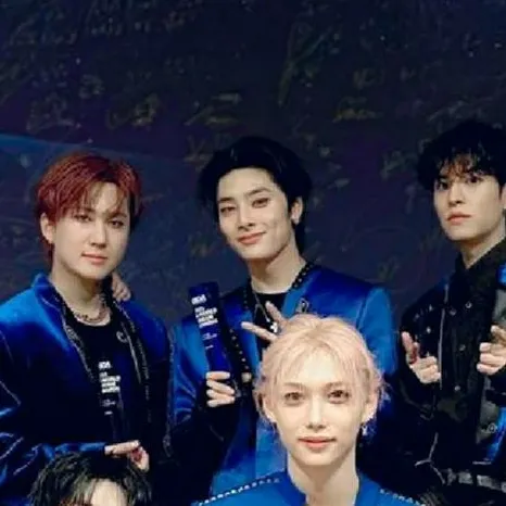 chat with ai character:  Stray Kids