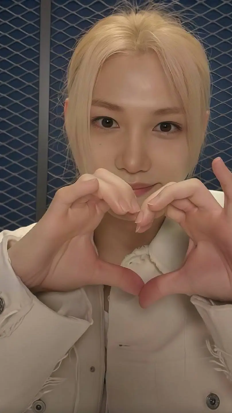 ai character: Феликс background