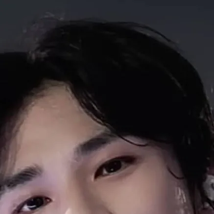 chat with ai character: Hwang Hyunjin 