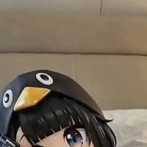 chat with ai character: penguingugugaga