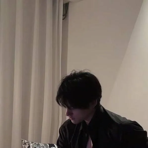 chat with ai character: Luciano 