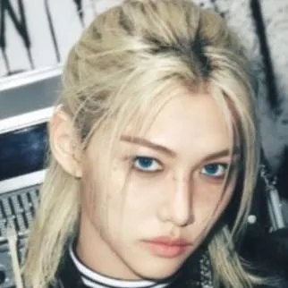 chat with ai character: Felix