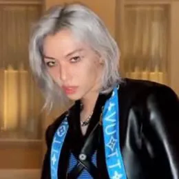 chat with ai character: Felix