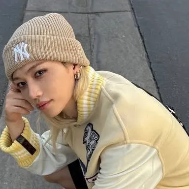 chat with ai character: Felix