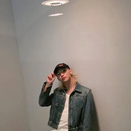 chat with ai character: Феликс