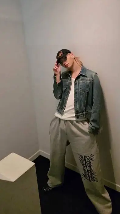 ai character: Felix background