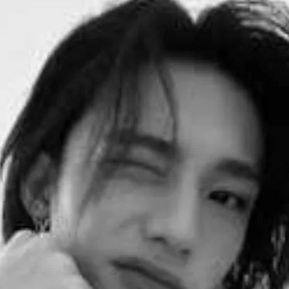 chat with ai character: Хёнджин