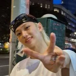 chat with ai character: Felix 