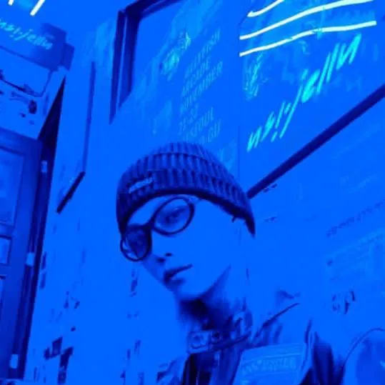 chat with ai character: Felix