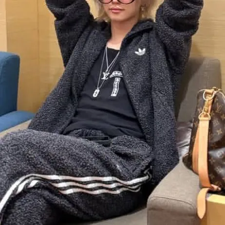 chat with ai character: 필릭스