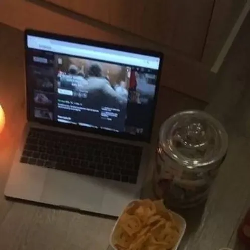 chat with ai character: Ryan Laurens