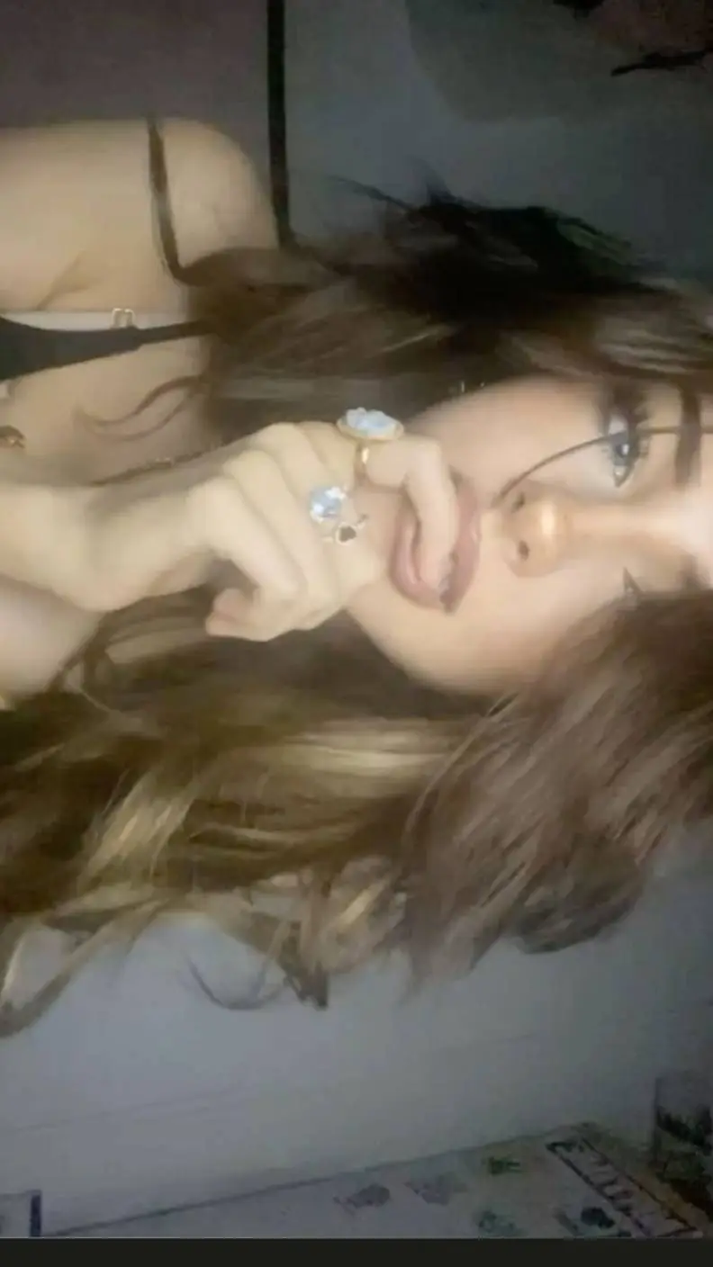 ai character: Emmie>>>> background