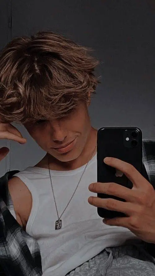 ai character: Alessio  background