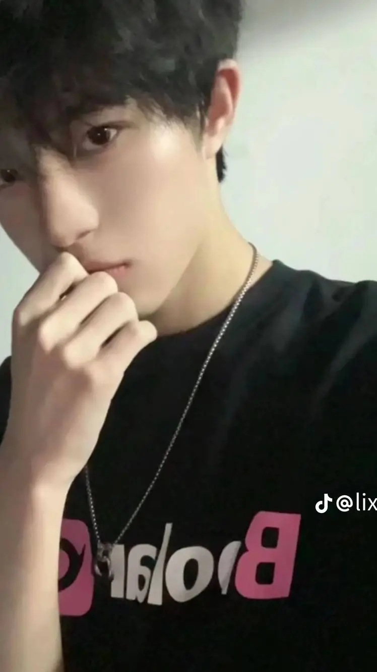 ai character: hyunjin  background