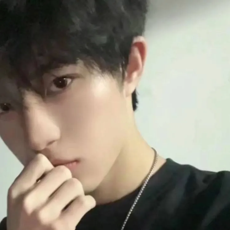 chat with ai character: hyunjin 