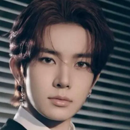 chat with ai character: Heeseung