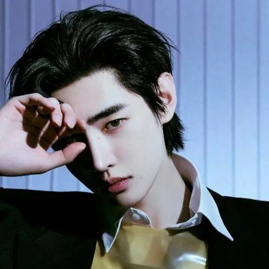 chat with ai character: Sunghoon