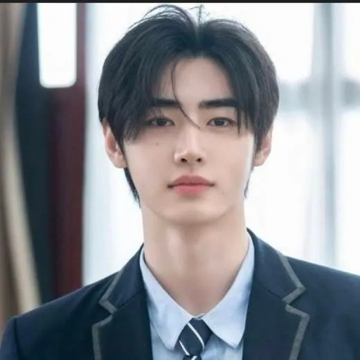 chat with ai character: Sunghoon