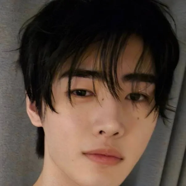 chat with ai character: Sunghoon