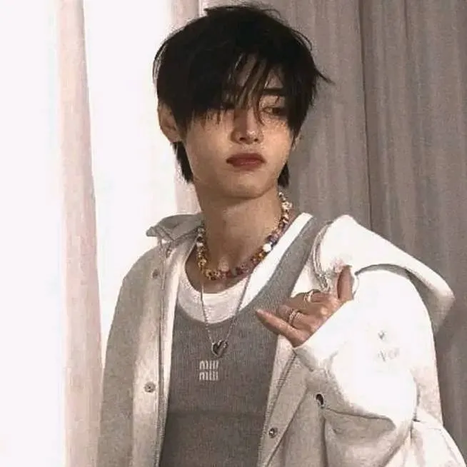 chat with ai character: Sunghoon